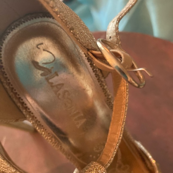 LaSonia gold high heels - Picture 3 of 6